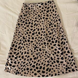 Bloomingdales Aqua midi skirt. NWOT. medium